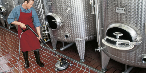 Melegv&iacute;z gener&aacute;torok