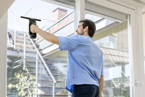 K&auml;rcher Ablaktiszt&iacute;t&oacute; WV 2 Universal Extra+ Black