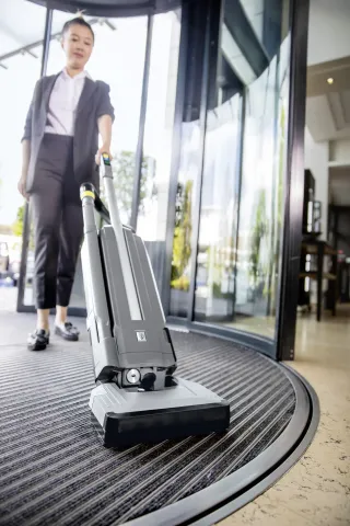 Kärcher Akkumulátoros álló kefés porszívó CV 30/2 Bp