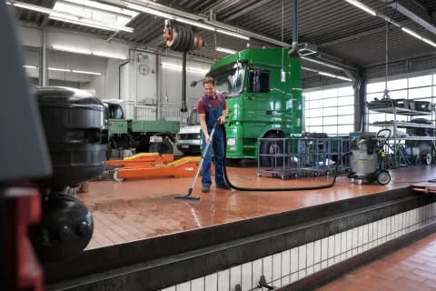 K&auml;rcher Nedves &eacute;s sz&aacute;raz porsz&iacute;v&oacute; NT 70/2