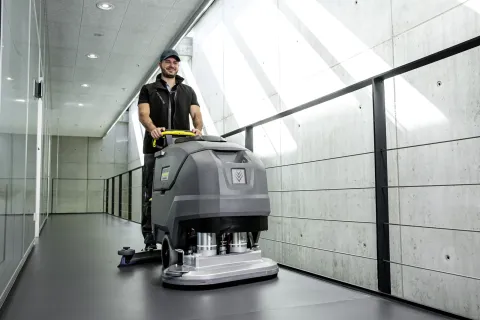 K&auml;rcher S&uacute;rol&oacute;-sz&iacute;v&oacute;g&eacute;p BD 70/75 W Classic Bp Pack 80Ah Li +FC