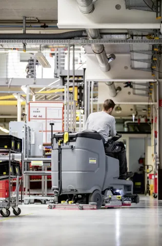 K&auml;rcher S&uacute;rol&oacute;-sz&iacute;v&oacute;g&eacute;p B 110 R Bp Pack 160 Ah Li+Dose+R75