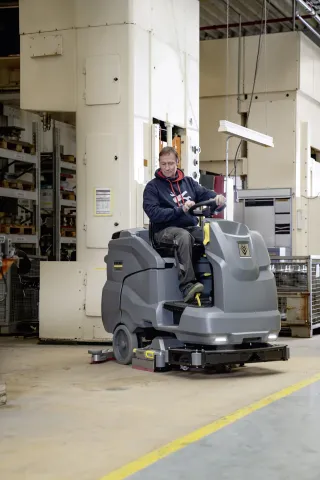 K&auml;rcher S&uacute;rol&oacute;-sz&iacute;v&oacute;g&eacute;p B 220RBpPackDOSE+SB+240AhLi+RI+beac+R85