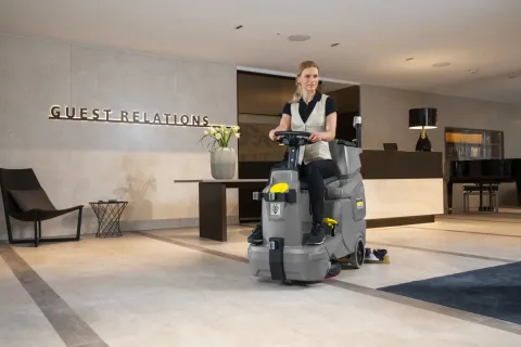 K&auml;rcher S&uacute;rol&oacute;-sz&iacute;v&oacute;g&eacute;p BD 50/70 R Classic Bp Pack 80Ah Li+FC