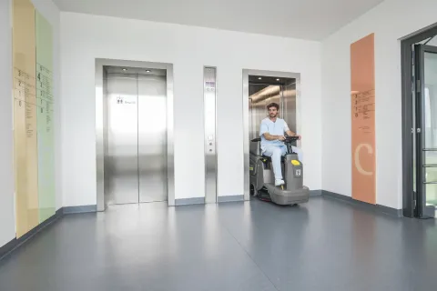 K&auml;rcher S&uacute;rol&oacute;-sz&iacute;v&oacute;g&eacute;p BD 50/70 R Classic Bp Pack 80Ah Li