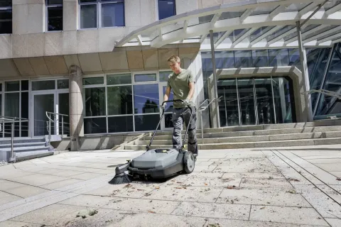 K&auml;rcher Seprőg&eacute;p KM 70/20 C egy oldalseprűvel