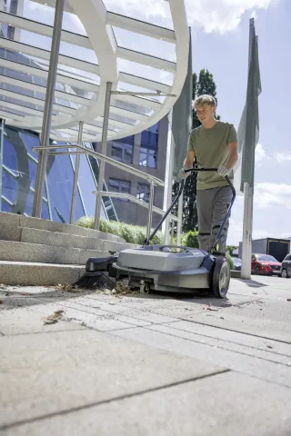 K&auml;rcher Seprőg&eacute;p KM 70/20 C egy oldalseprűvel