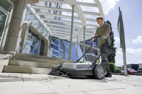 K&auml;rcher Seprőg&eacute;p KM 70/20 C egy oldalseprűvel